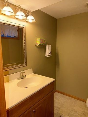 4242 Saratoga Drive, Janesville, WI 53546