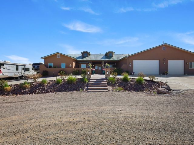 15 W Serena Lane, Santa Fe, NM 87508