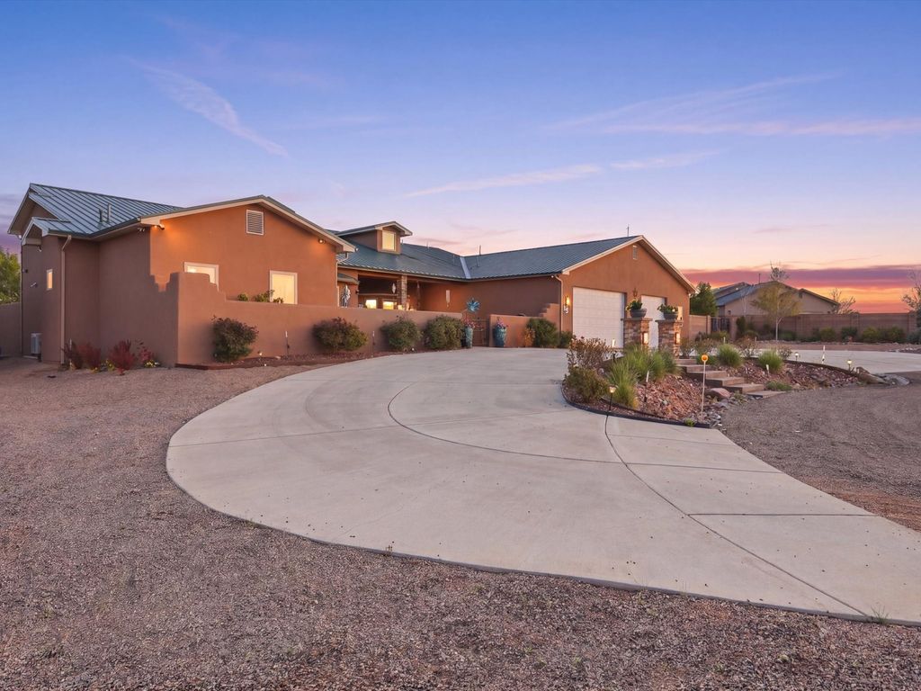 15 W Serena Lane, Santa Fe, NM 87508