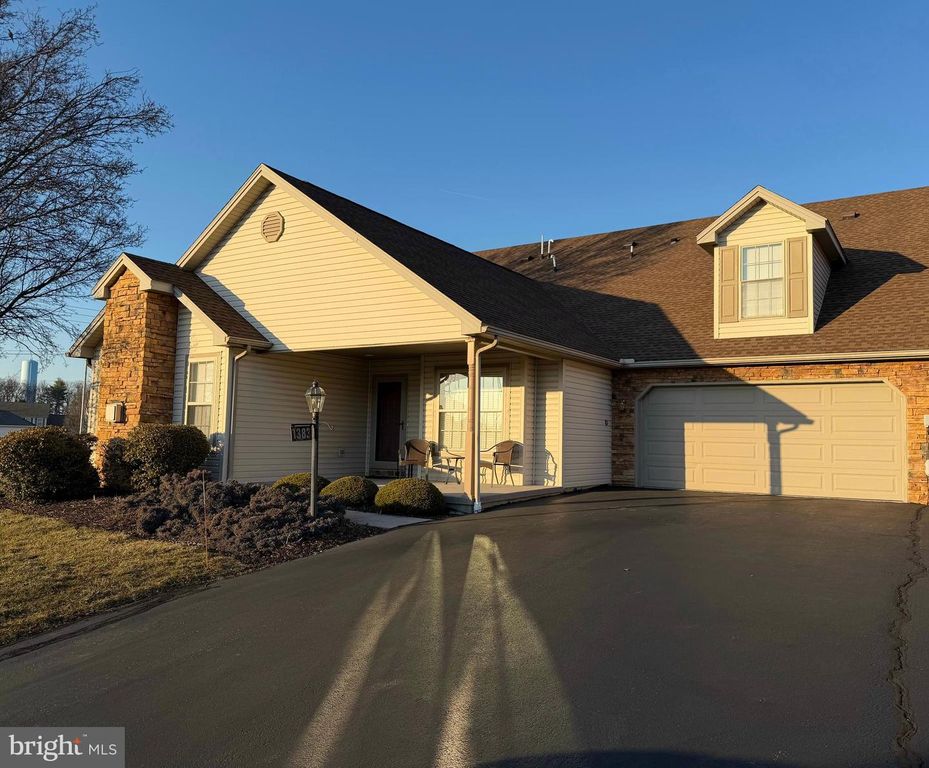 Image 1 of property listing at 1383 WELLINGTON DR #B2, York, PA 17408