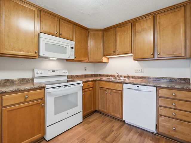 12 Candlewood Ln 1-1, Dennis, MA 02639