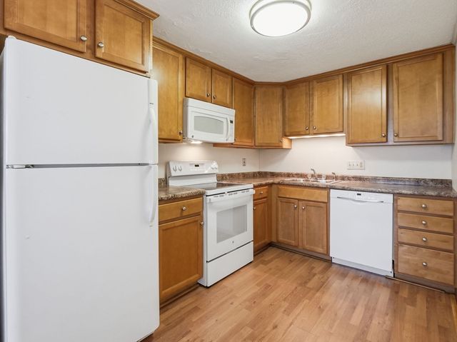 12 Candlewood Ln 1-1, Dennis, MA 02639