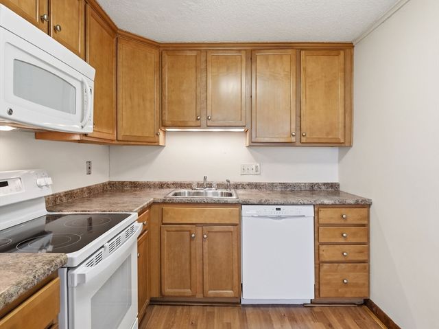 12 Candlewood Ln 1-1, Dennis, MA 02639
