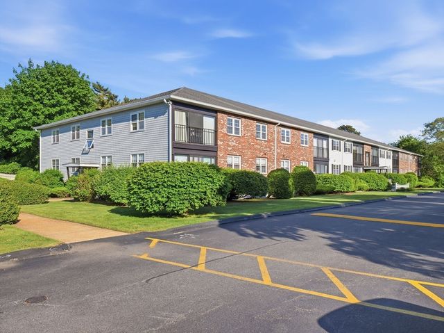 12 Candlewood Ln 1-1, Dennis, MA 02639