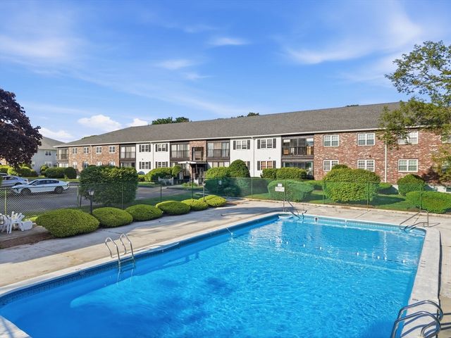 12 Candlewood Ln 1-1, Dennis, MA 02639