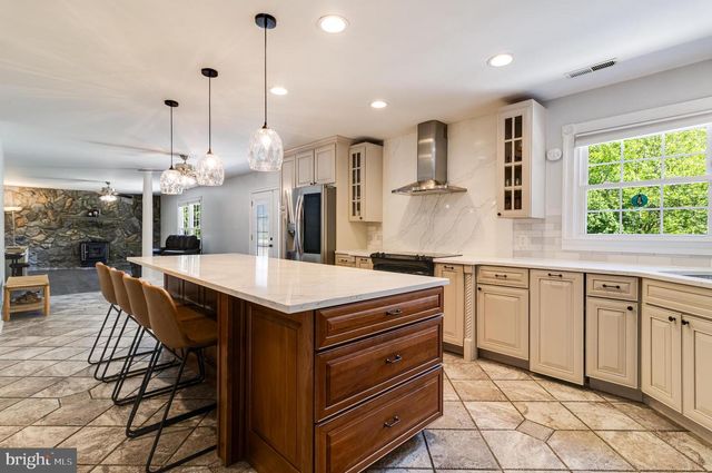 2428 PIMPERNEL DR, Waldorf, MD 20603