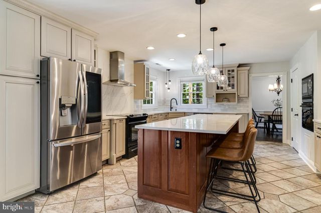 2428 PIMPERNEL DR, Waldorf, MD 20603
