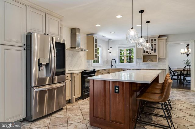 2428 PIMPERNEL DR, Waldorf, MD 20603
