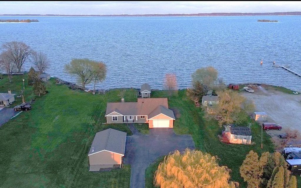 7878 S US HWY 45, Oshkosh, WI 54902