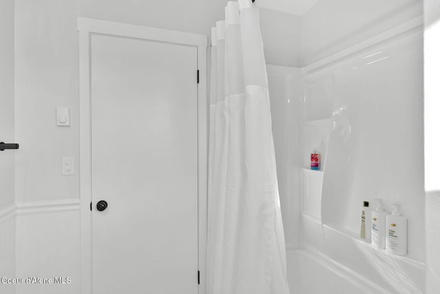 1810 W Honeysuckle AVE, Hayden, ID 83835