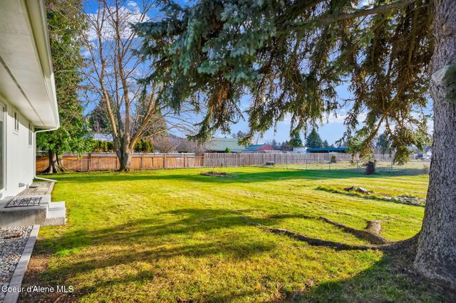1810 W Honeysuckle AVE, Hayden, ID 83835