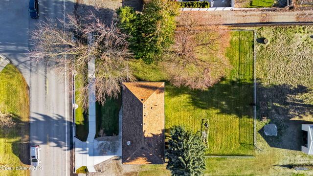 1810 W Honeysuckle AVE, Hayden, ID 83835