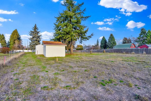 1810 W Honeysuckle AVE, Hayden, ID 83835