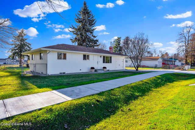 1810 W Honeysuckle AVE, Hayden, ID 83835
