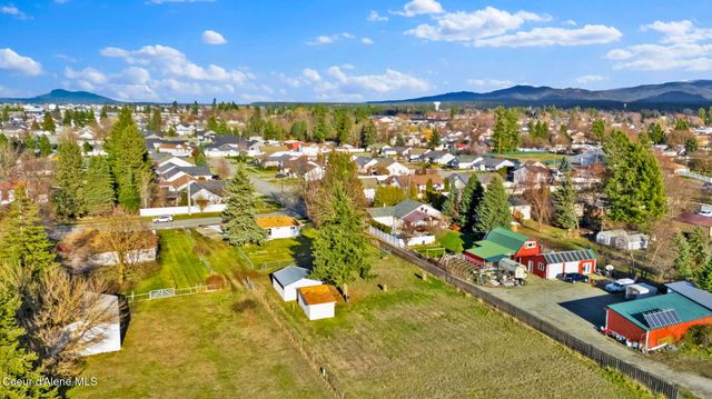 1810 W Honeysuckle AVE, Hayden, ID 83835
