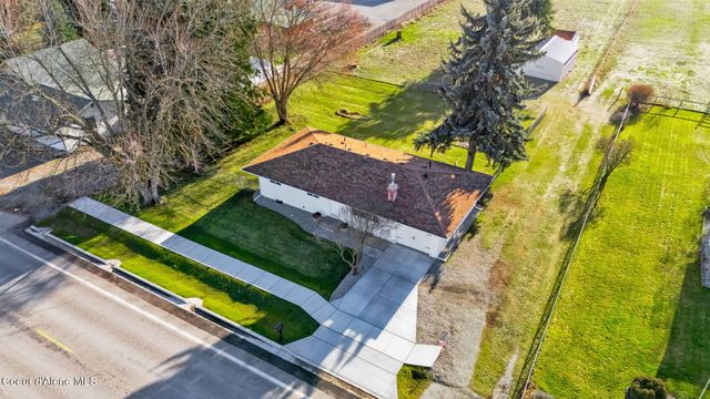 1810 W Honeysuckle AVE, Hayden, ID 83835