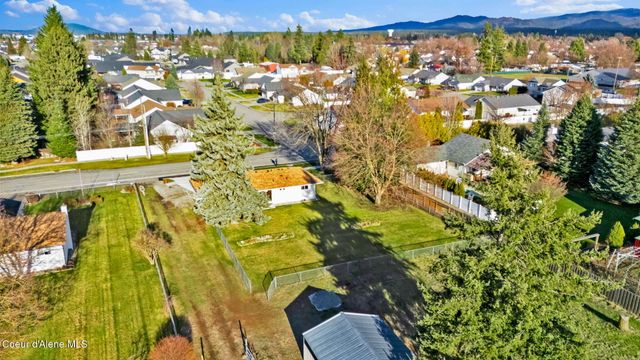 1810 W Honeysuckle AVE, Hayden, ID 83835