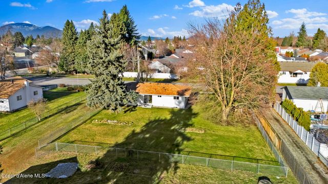 1810 W Honeysuckle AVE, Hayden, ID 83835
