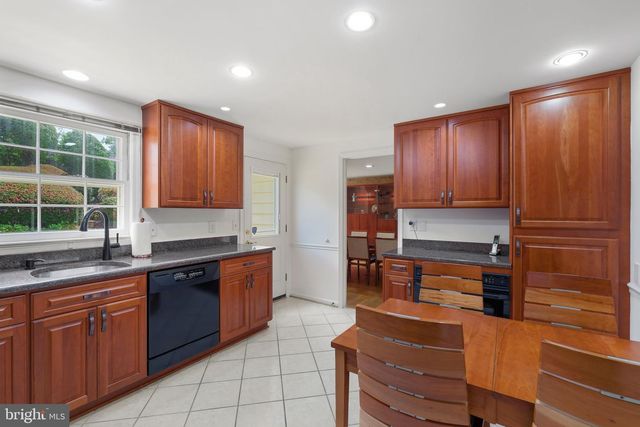 1106 PIPESTEM PL, Potomac, MD 20854