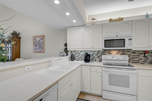 414 LAUREL LAKE DRIVE 204, Venice, FL 34292