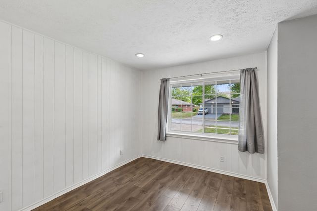 301 N Cottonwood Drive, Richardson, TX 75080