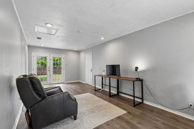 301 N Cottonwood Drive, Richardson, TX 75080