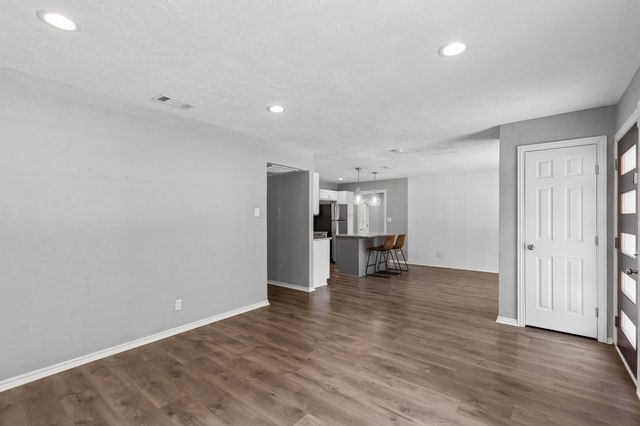 301 N Cottonwood Drive, Richardson, TX 75080