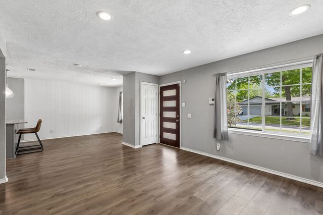 301 N Cottonwood Drive, Richardson, TX 75080