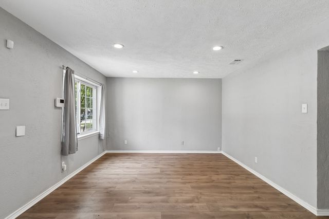 301 N Cottonwood Drive, Richardson, TX 75080