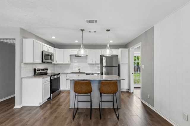 301 N Cottonwood Drive, Richardson, TX 75080