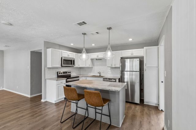 301 N Cottonwood Drive, Richardson, TX 75080