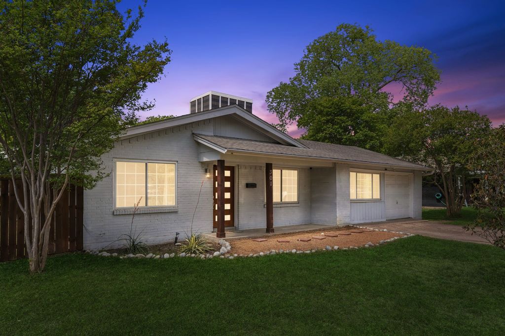 301 N Cottonwood Drive, Richardson, TX 75080