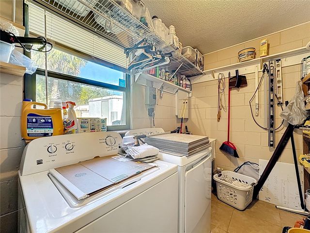 5511 KING AVENUE, Zellwood, FL 32798