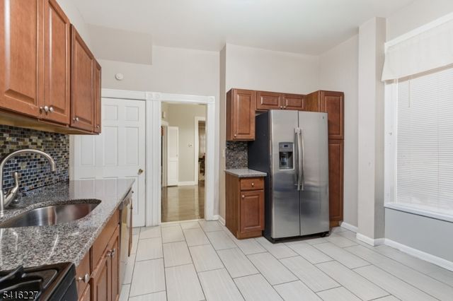 30 2Nd St, Elizabeth City, NJ 07206