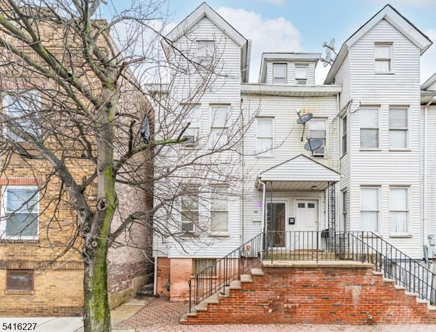 30 2Nd St, Elizabeth City, NJ 07206