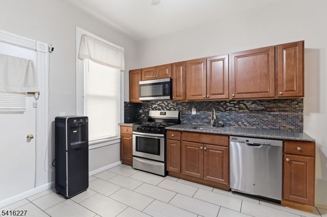 30 2Nd St, Elizabeth City, NJ 07206