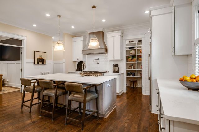 1808 Lillian St, Nashville, TN 37206