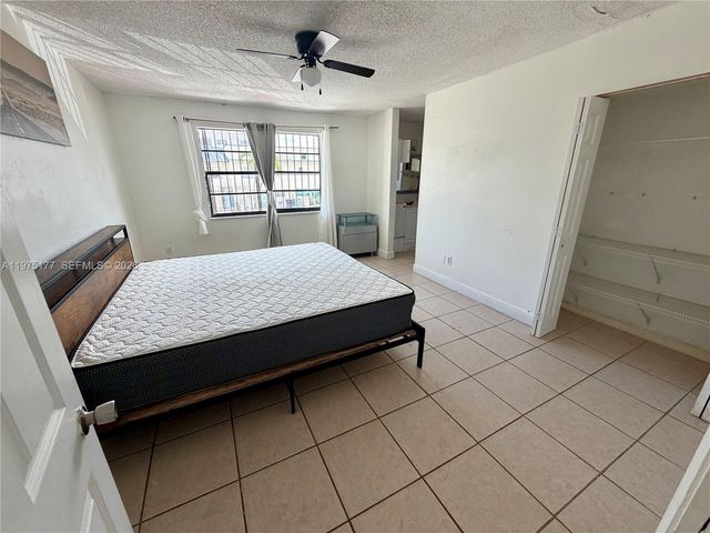 8556 NW 8th St, Miami, FL 33126