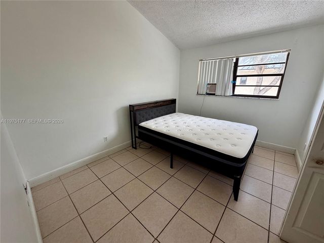 8556 NW 8th St, Miami, FL 33126