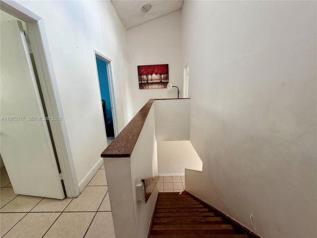 8556 NW 8th St, Miami, FL 33126