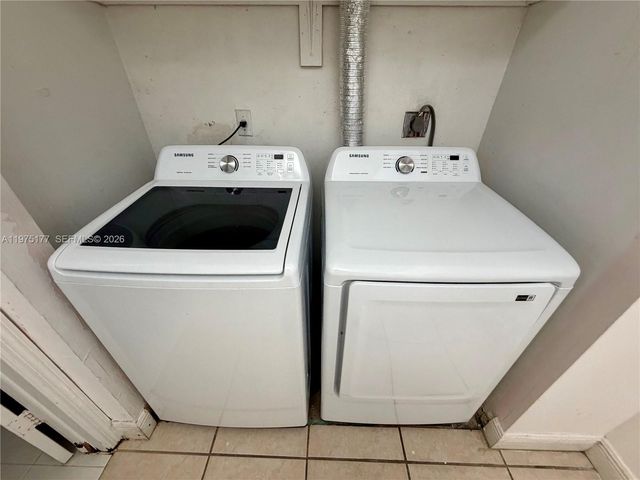 8556 NW 8th St, Miami, FL 33126