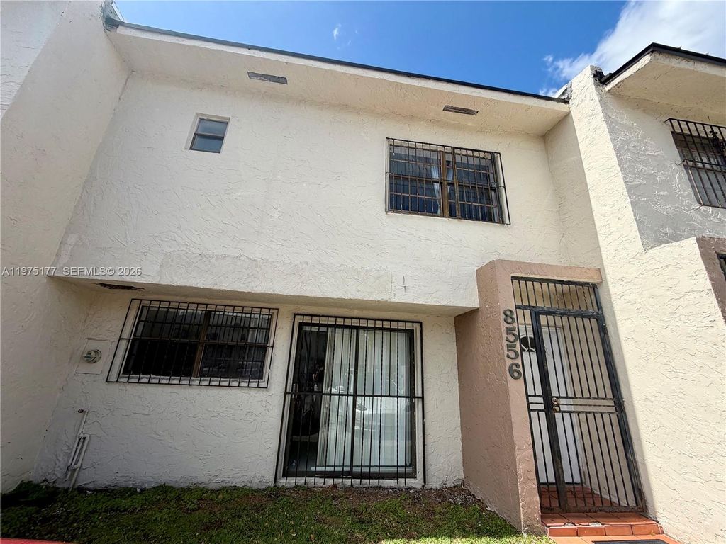 8556 NW 8th St, Miami, FL 33126