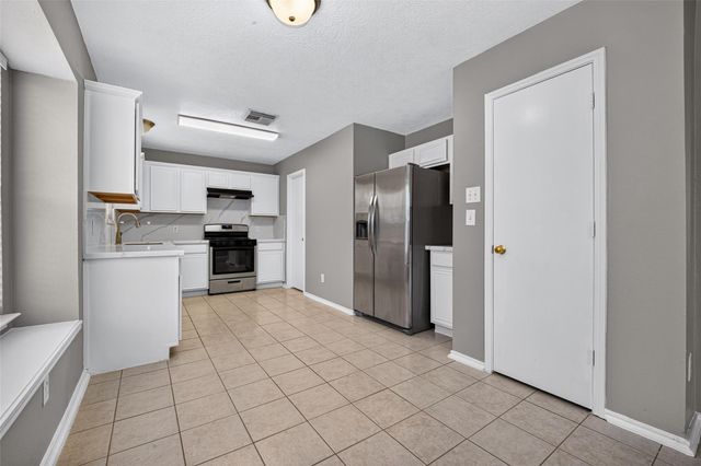 9707 Royal Crest Way, Houston, TX 77083