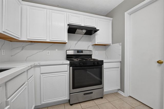 9707 Royal Crest Way, Houston, TX 77083