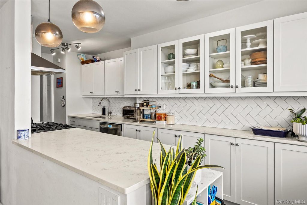 102-30 66th Road 25F, Forest Hills, NY 11375 — photo 3