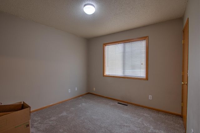 142 19th Avenue SE, Cambridge, MN 55008