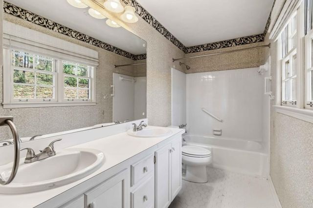 810 Oakstone Trail, Roswell, GA 30075