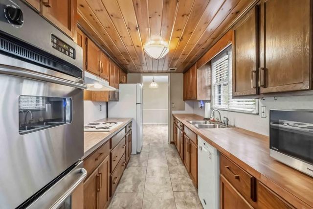 810 Oakstone Trail, Roswell, GA 30075