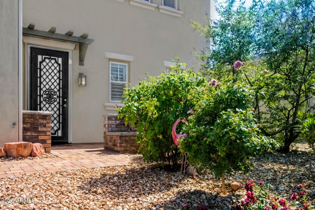 Image 2 of property listing at 493 Miners Gulch Drive, Clarkdale, AZ 86324