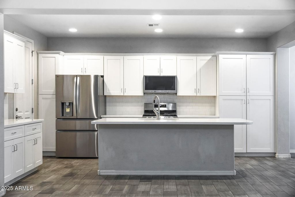 Image 5 of property listing at 493 Miners Gulch Drive, Clarkdale, AZ 86324